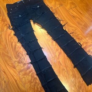 Valabasas Stacked Black Distressed Jeans